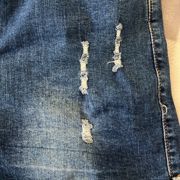 Women’s stretch denim shorts - Picture 3 of 4